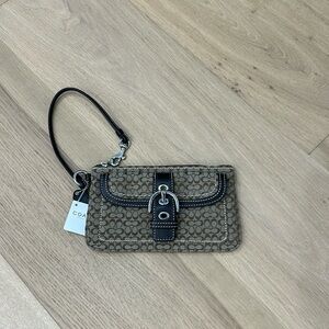 BNWT SIGNATURE COACH LARGE WRISTLET